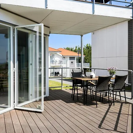 Sopark Lejl, 43 *